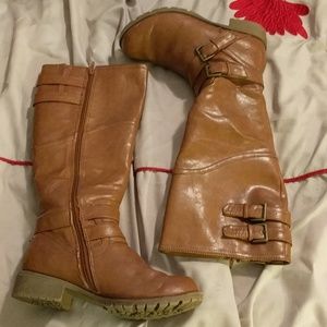 Flat brown boots size 7